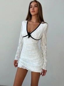 Aloruh 女士修身迷你撞色深 V 领蝴蝶结腰部优雅休闲连衣裙 - 白色 - 查看 5