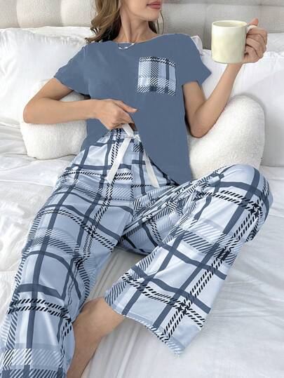 Conjunto de pijama con top de manga corta y pantalones a cuadros azules para mujer