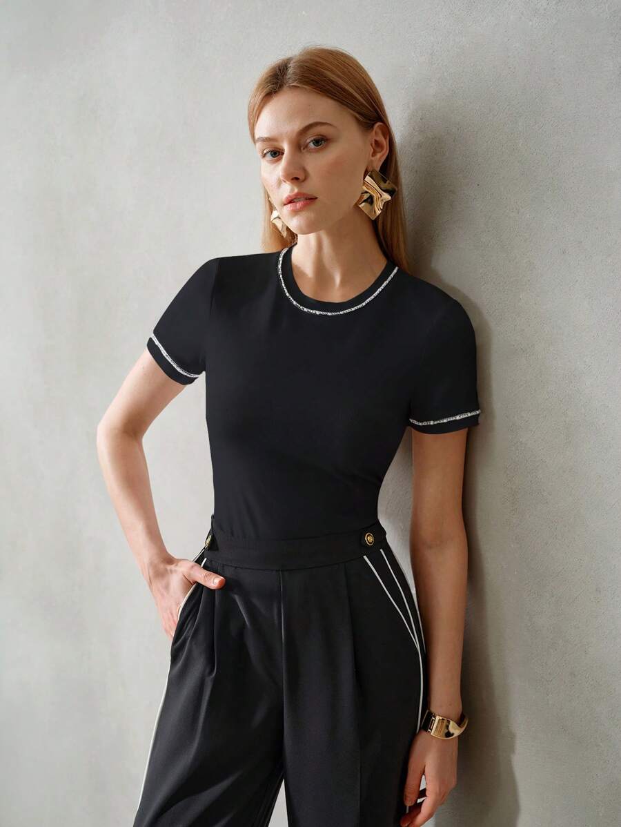 MOTF PREMIUM CAMISETA DE MANGA CORTA AJUSTADA CON DETALLES DE PERLAS FALSAS - Negro - Ver 1