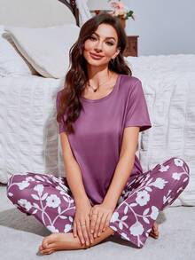 Conjunto de pijama con top de manga corta de cuello redondo de unicolor y pantalones impresos para mujer - Multicolor - Ver 5