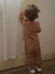 SHEIN 2pcs Baby Unisex Solid Color Cotton Soft Casual Outfit - Button Down Cardigan Long Sleeve Top With Drawstring Pocket Pants - Brown - View 2