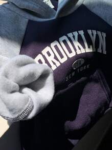 SHEIN 男婴字母图案拼色柔软针织连帽套头衫，适合圣诞节