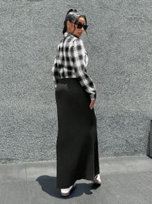 SHEIN Essnce 2 件秋季新品母女款格子短袖上衣 + 修身纯色吊带背心连衣裙套装 - 黑色 - 查看 2