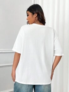 CovetEZ 大码图案 V 领落肩 T 恤 - 白色 - 查看 2