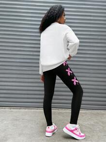 SHEIN SLAYR KIDS Teen Girls White Crew Neck Teddy Bear Graffiti Print Loose Sweatshirt And Casual Active Pants 2 Piece Set - Black and White - View 2