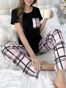 Conjunto de pijama con top de manga corta de cuello redondo y pantalones largos a cuadros con nudo en la cintura para mujer