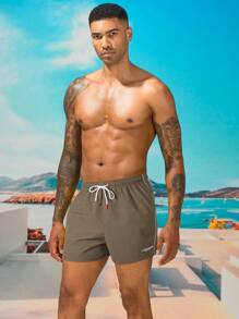 Surfspeed Calças de praia de férias simples e elegantes com estampa de letras listradas com cordão para homens, calções de banho - Castanho - Ver 3