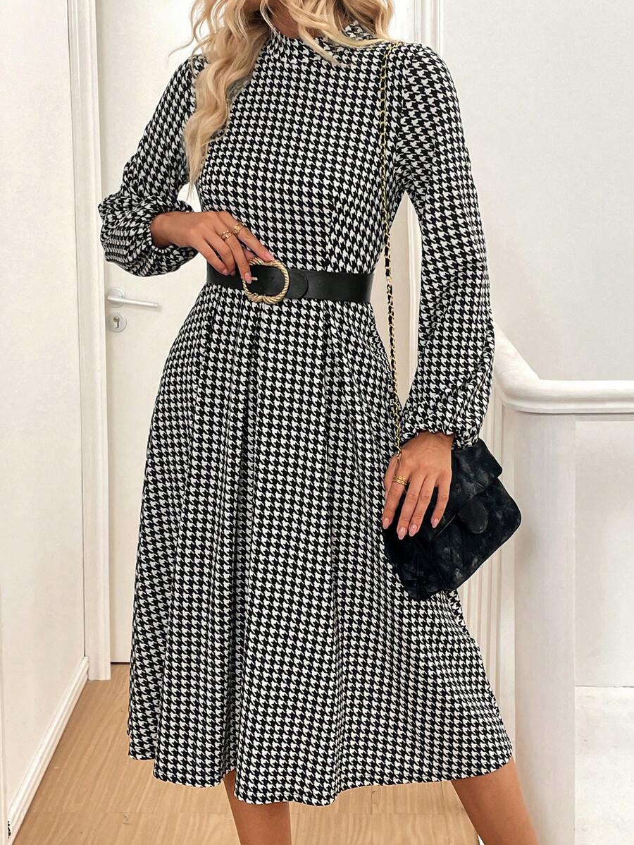 SHEIN Clasi Đầm Maxi cổ tròn tay dài họa tiết răng sói thanh lịch và quyến rũ cho nữ - Đen và trắng - Xem 1