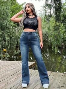 SHEIN EZwear Jeans casuales de pierna recta con bolsillo con botón y presilla de cinturón, estilo desgastado, talla grande