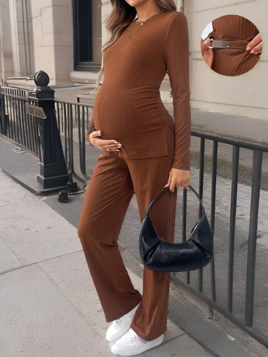 SHEIN 2 件孕妇装：圆领长袖修身衬衫和直腿休闲裤 - 棕色 - 查看 1