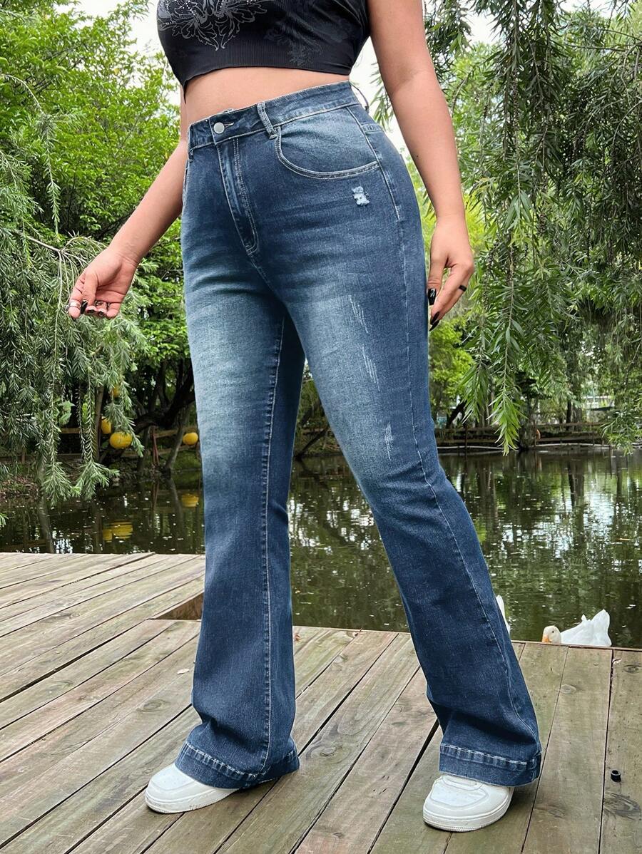 SHEIN EZwear Jeans casuales de pierna recta con bolsillo con botón y presilla de cinturón, estilo desgastado, talla grande