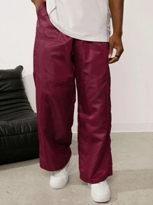 Forever 21 Pantalón cargo holgado para hombre con cintura elástica en color borgoña - Burdeos - Ver 5