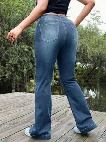 SHEIN EZwear Jeans casuales de pierna recta con bolsillo con botón y presilla de cinturón, estilo desgastado, talla grande