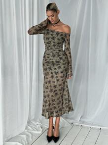 SHEIN Essnce 2024 Spring & Summer New Floral Print Ruched Shoulder & Waist Slim Fit Off-Shoulder Long Sleeve Dress For Women - Green - View 1