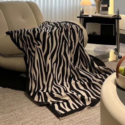 1 件仿羊绒黑白简约抽象斑马图案提花沙发盖毯，适合户外野餐、宠物罩、空调被、办公室露营披肩等温暖物品，可作为简单的礼物，适合日常使用