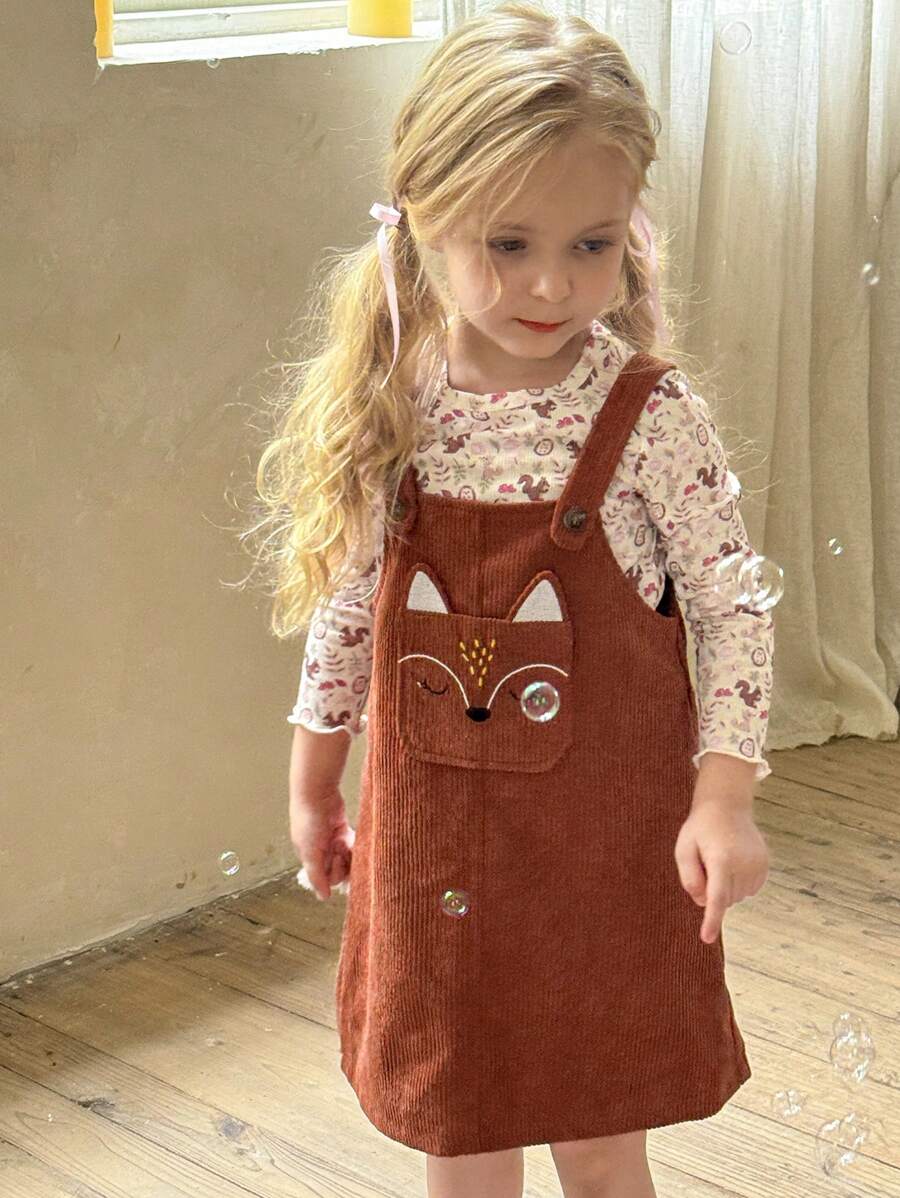 SHEIN LMoss Kids LMoss 年轻女孩 2 件装年轻女孩纯色针织圆领修身休闲 T 恤和编织纯色刺绣吊带迷你连衣裙套装 - 彩色 - 查看 1