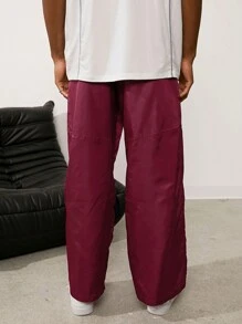 Forever 21 Pantalón cargo holgado para hombre con cintura elástica en color borgoña - Burdeos - Ver 3