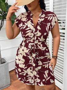 SHEIN VCAY 大码花卉印花蝙蝠袖系腰带衬衫领连衣裙 - 酒紅色 - 查看 1