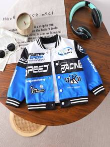 SHEIN 男童时尚酷炫摩托车元素印花立领罗纹袖口和下摆夹克。这款夹克融入摩托车元素，展现时尚外观。摩托车风格的印花图案为夹克增添了独特的个性化元素。罗纹领口、袖口和下摆呈现经典摩托车夹克风格，为整体造型增添时尚气息，适合秋冬穿着。这款夹克将成为男童衣橱中备受欢迎的时尚单品，为他们的服装增添个性化元素。