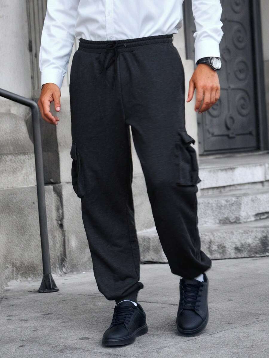 Manfinity Homme Men's Solid Color Black Minimalist Casual Pocket Cargo Sweatpants