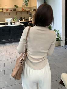 女式修身套头毛衣，立领，折叠收腰，轻盈，百搭，适合秋冬季，简约休闲，适合日常街头、通勤、居家和其他场合穿着，长袖上衣