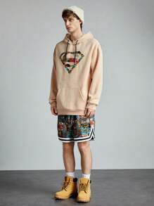 ROMWE MEN SUPERMAN X ROMWE Bộ đồ thể thao quần short dây rút in họa tiết chắp vá nghệ thuật Pop, áo hoodie hở vai có túi Kangaroo in logo dành cho nam, áo hoodie màu mơ - Nhiều màu - Xem 5