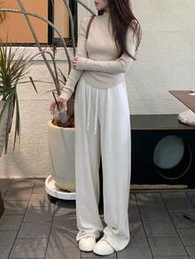 女式修身套头毛衣，立领，折叠收腰，轻盈，百搭，适合秋冬季，简约休闲，适合日常街头、通勤、居家和其他场合穿着，长袖上衣