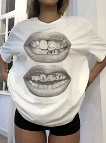 SHEIN EZwear 大码灰色唇形图案 T 恤，休闲宽松短袖套头衫，夏季 - 白色 - 查看 4