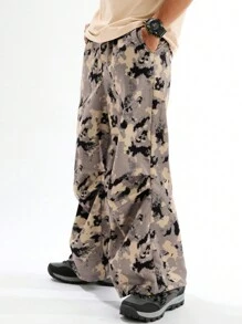 Manfinity VCAY Men's Casual Woven Camouflage Elastic Waist Straight Leg Track Pants