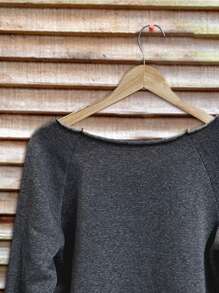 SHEIN LUNE Áo nỉ cổ tròn tay raglan họa tiết mũi tên đơn giản cho nữ, phù hợp cho mùa thu đông - màu đen - Xem 4