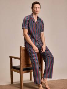 SHEIN EverLounge 2 Stücke Herren Gestreiftes Kurzarm Hemd mit Knopfleiste und Shorts Pyjama Set