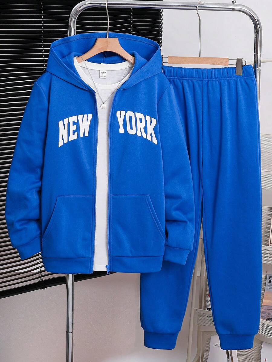 SHEIN 2 件套青少年男孩休闲宽松百搭舒适纯色连帽袋前印花运动衫和纯色针织运动裤两件套服装，适合秋冬季 - 寶藍色 - 查看 1