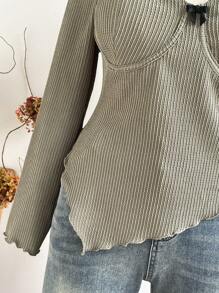 Soleia Plus Size Women's Ribbed Texture Knit Long Sleeve Raglan Sleeve Asymmetrical Hem Fitted T-Shirt - Light Grey - View 3