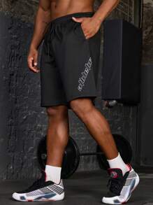 Manfinity Running Quần short thể thao nam cỡ lớn in chữ, cạp chun, dáng rộng, có dây rút, màu đen. - màu đen - Xem 3