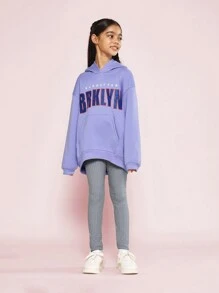 SUMWON Bộ 2 món áo hoodie Kangaroo cỡ lớn cho bé gái tuổi teen có in họa tiết BRKLYN và quần legging kẻ sọc - Màu tím - Xem 1