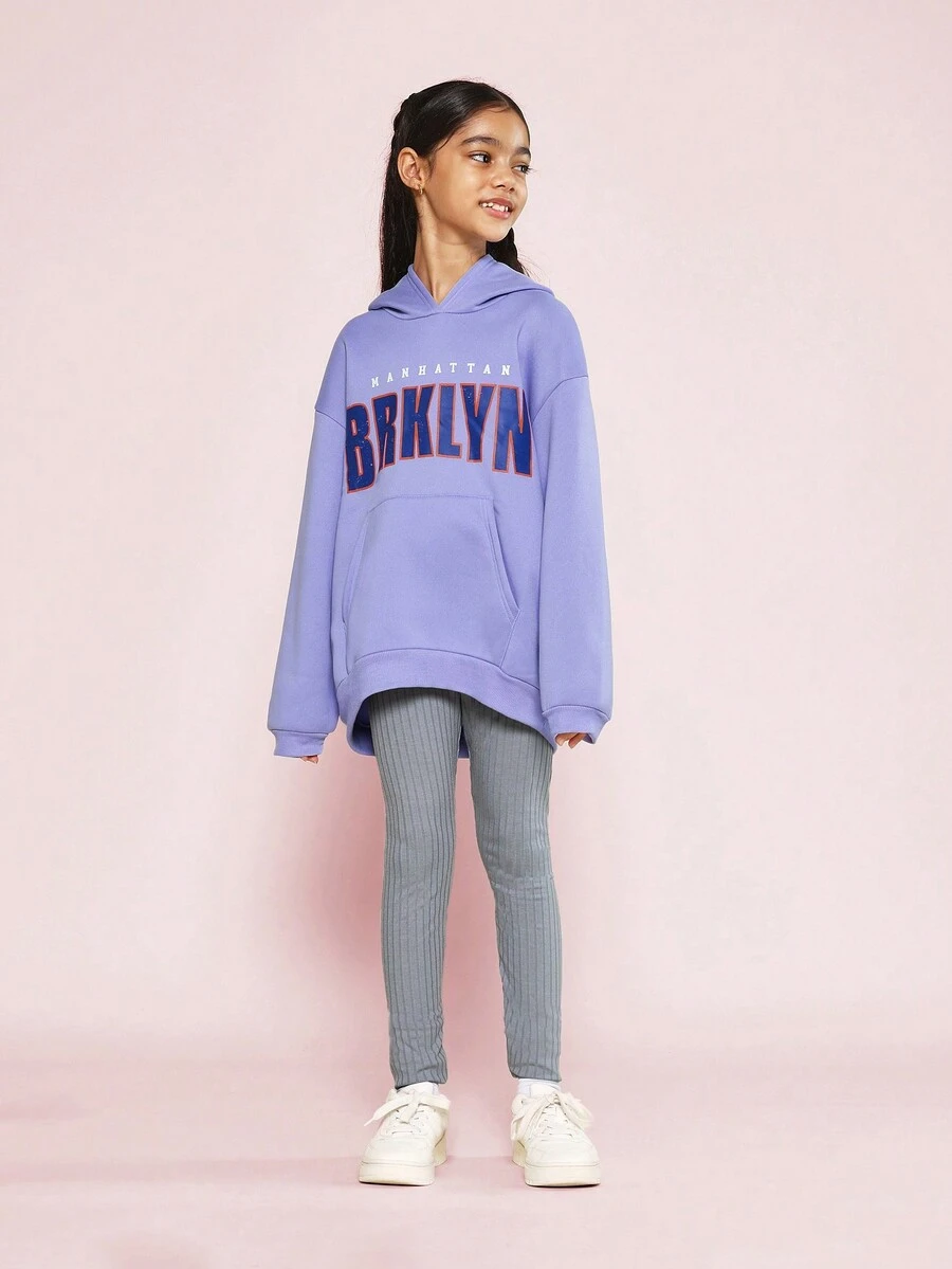 SUMWON Bộ 2 món áo hoodie Kangaroo cỡ lớn cho bé gái tuổi teen có in họa tiết BRKLYN và quần legging kẻ sọc - Màu tím - Xem 1