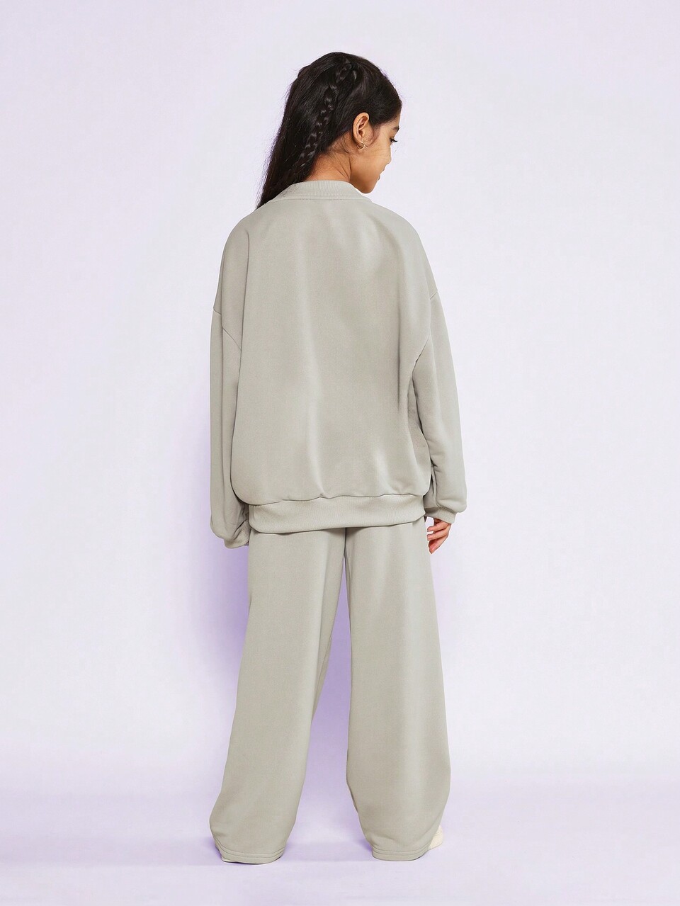 Conjunto de 2 peças com Moletom Gola Careca Oversized com Bordado e Calça Larga com Caimento Solto para Meninas Pré-Adolescentes
