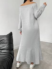 Chiquease Damen Kleid mit Off-Shoulder, Unifarben und kuschelig warm - Hellgrau - Übersicht 2