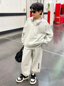 SHEIN 2pcs/Set Tween Boys Casual Korean Style Letter Print Graphic Crew Neck Sweatshirt And Relaxed Fit Solid Color Jogger Pants Set, Thermal Lined, Thickened