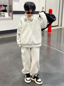 SHEIN 2pcs/Set Tween Boys Casual Korean Style Letter Print Graphic Crew Neck Sweatshirt And Relaxed Fit Solid Color Jogger Pants Set, Thermal Lined, Thickened