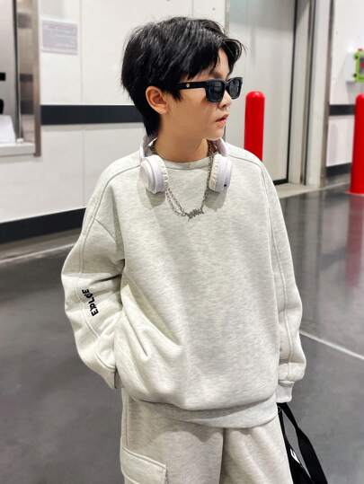 SHEIN 2件套男童休闲韩版字母印花圆领卫衣和宽松纯色运动裤套装，保暖内衬，加厚面料