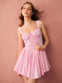 Romantisches, sexy Kleid mit quadratischem Ausschnitt und Spitzen-Patchwork