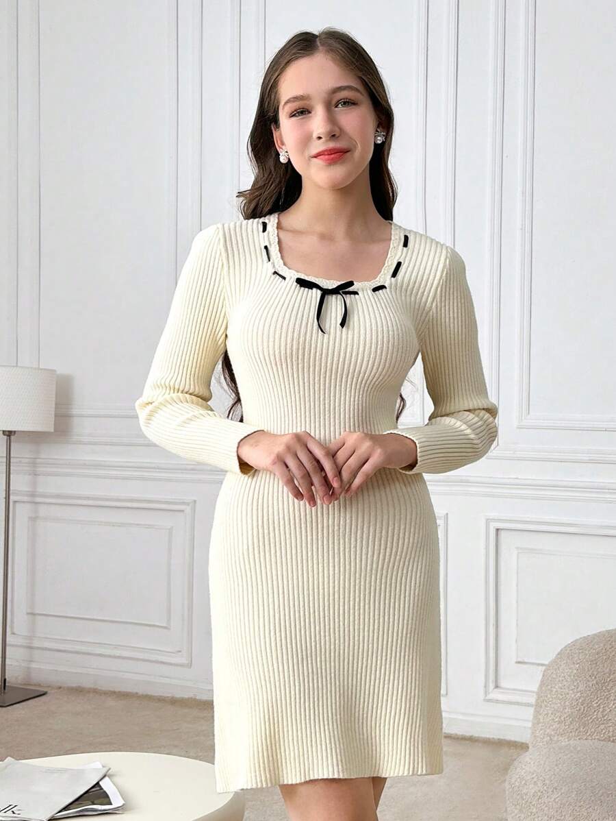 SHEIN 少女修身 A 字形迷你针织连衣裙，带蝴蝶结装饰，学院风，浅米色，初秋 - 米色 - 查看 1