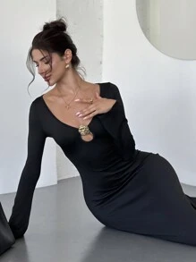 Firerie Vestido maxi negro de verano y principios de otoño, con escote bajo, sin mangas y calado, con decoración de botón metálico