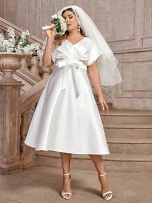 SHEIN Belle Plus Size Simple Bow Tie Dro[-Shoulder Overlap Design Wedding/Cocktail Party Dress, Plus Size White Elegant Bridal Dress - White - View 3