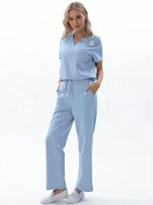 TaskEZ 1 套女士护士制服手术服套装，V 领哑光上衣（带 1 个口袋）+ 背部抽绳弹力哑光裤子（带 4 个口袋） - 淺藍色 - 查看 7