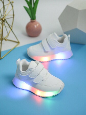 男童白色 LED 发光运动鞋