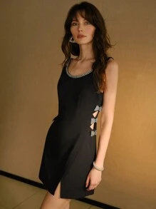 MOTF STUDIO VÁY NGẮN CỔ THÊU NƠ ĐÁ NHỎ BÊN HÔNG, TRANG PHỤC NĂM MỚI - màu đen - Xem 2