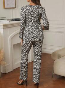 SHEIN 2 件孕妇圆领豹纹长袖上衣和裤子休闲套装