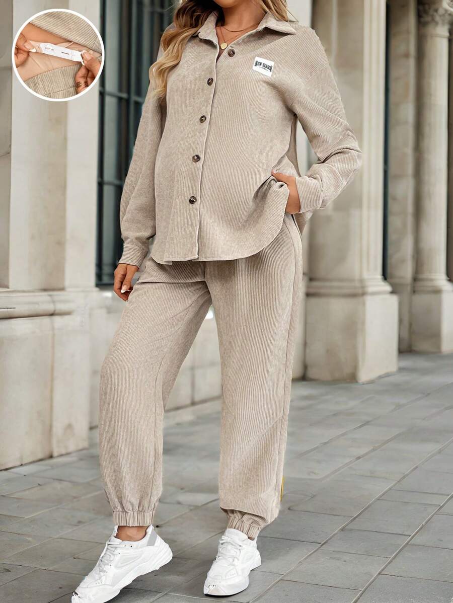 SHEIN 2 件套孕妇休闲字母图案灯芯绒长袖衬衫和裤子，春秋季孕妇装 - 卡其色 - 查看 1